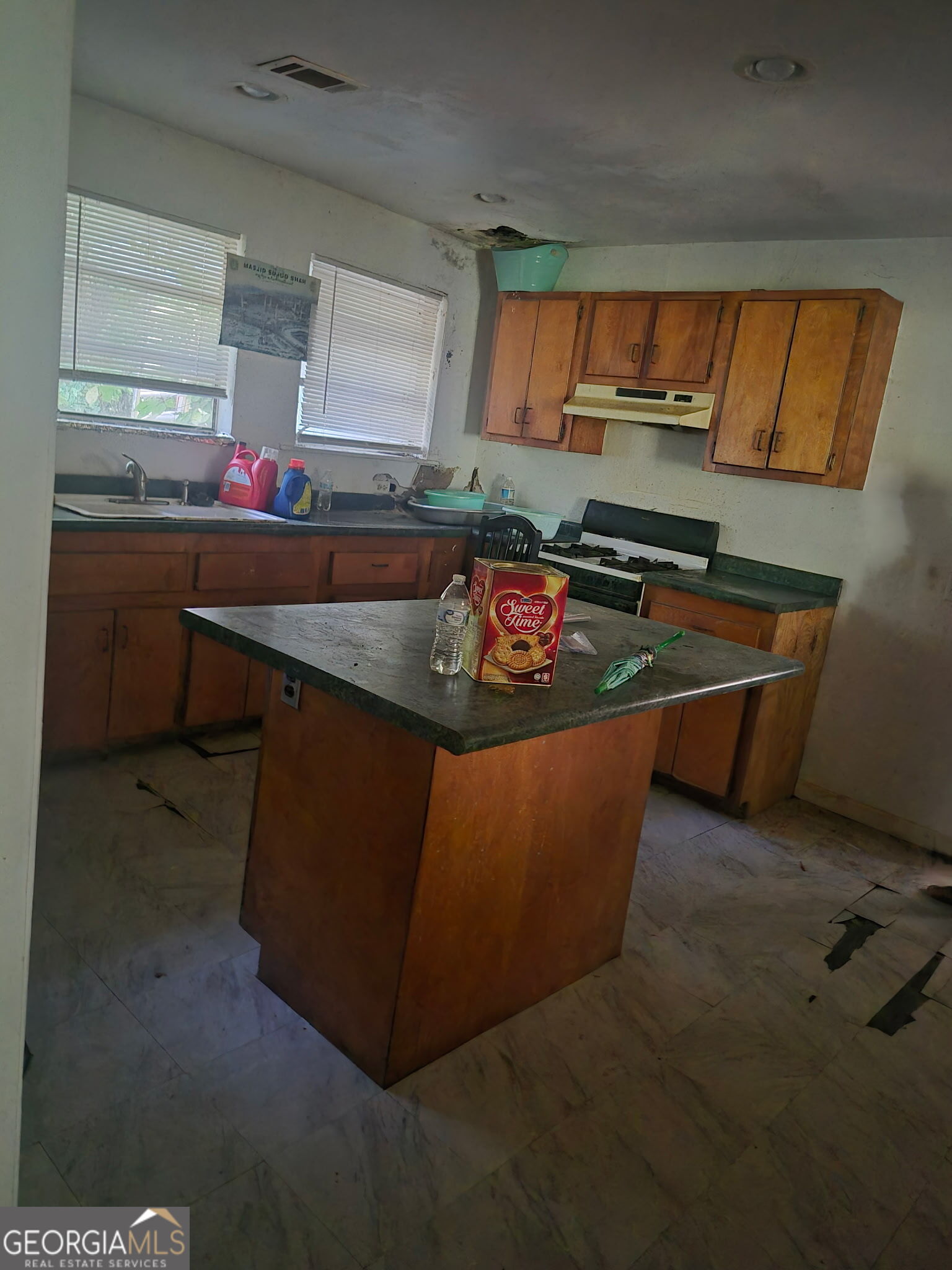 5437 Mccurdy Avenue Property Photo 6