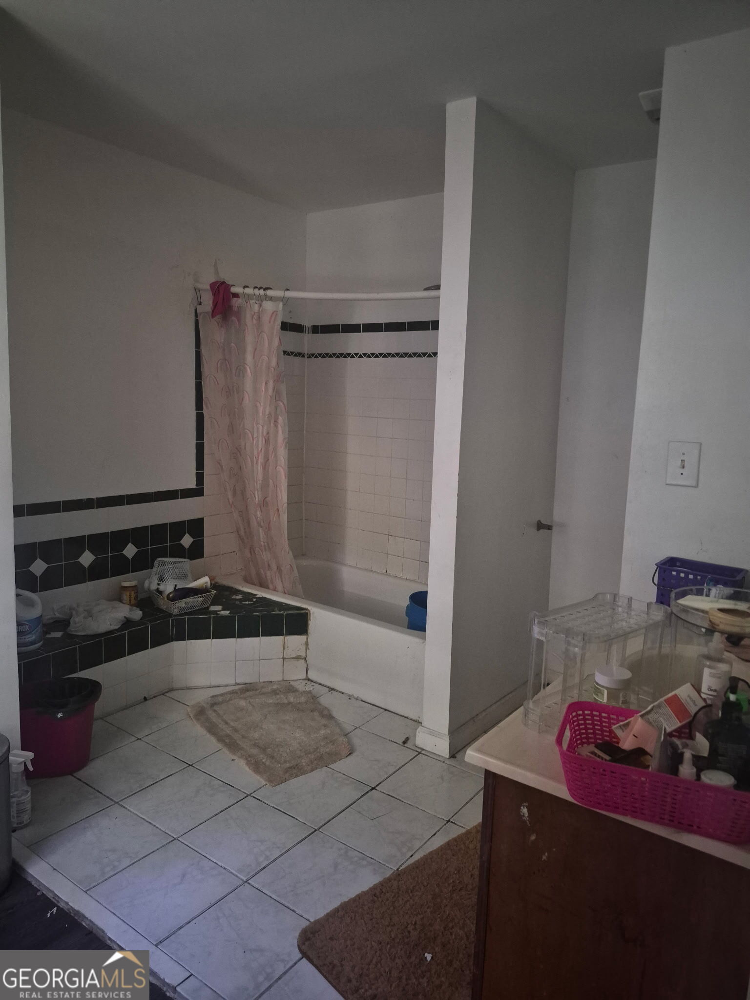 5437 Mccurdy Avenue Property Photo 7