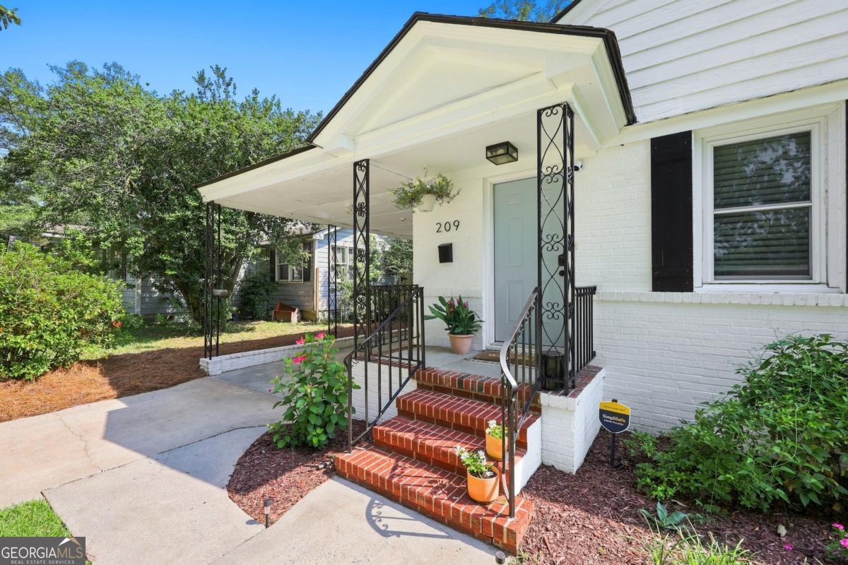 209 E 65th Street Property Photo 3