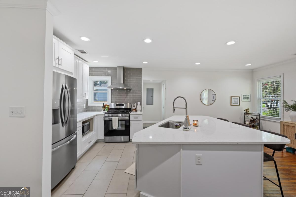 209 E 65th Street Property Photo 8