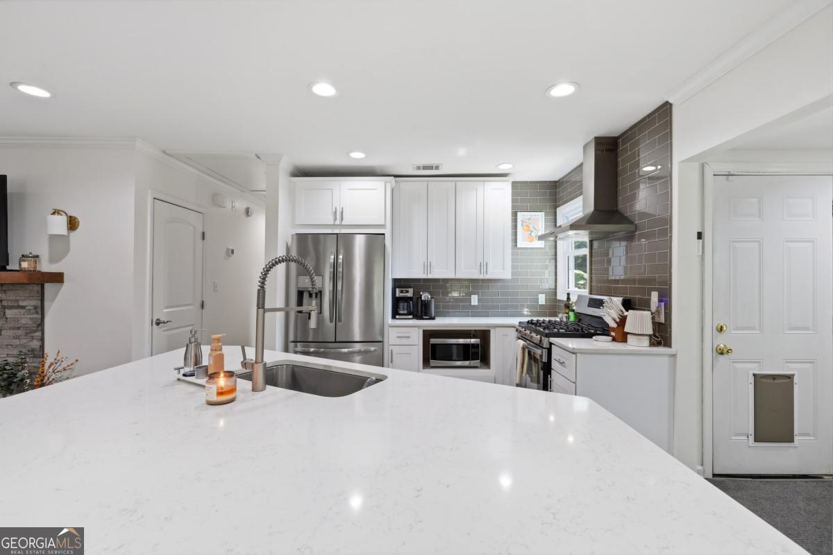 209 E 65th Street Property Photo 11