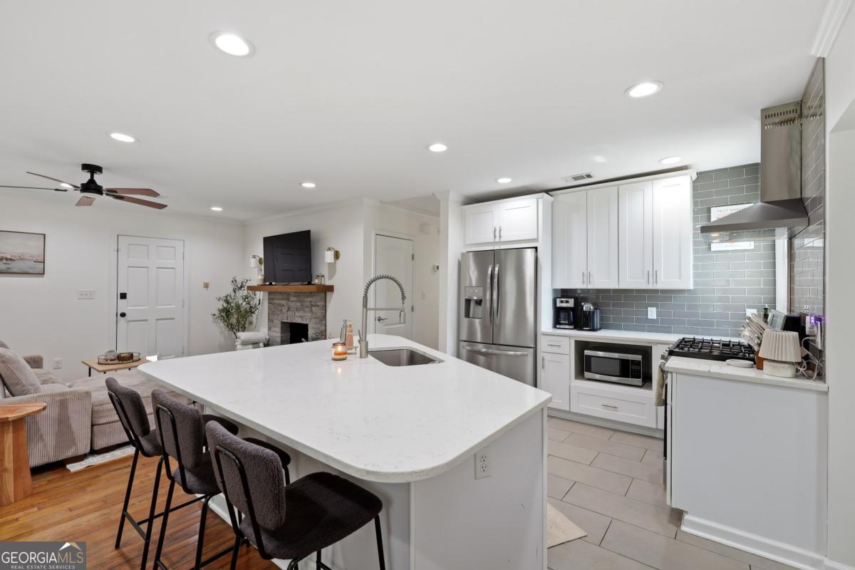 209 E 65th Street Property Photo 12