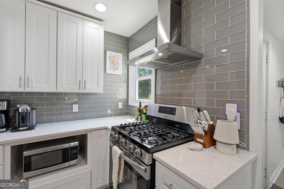 209 E 65th Street Property Photo 13