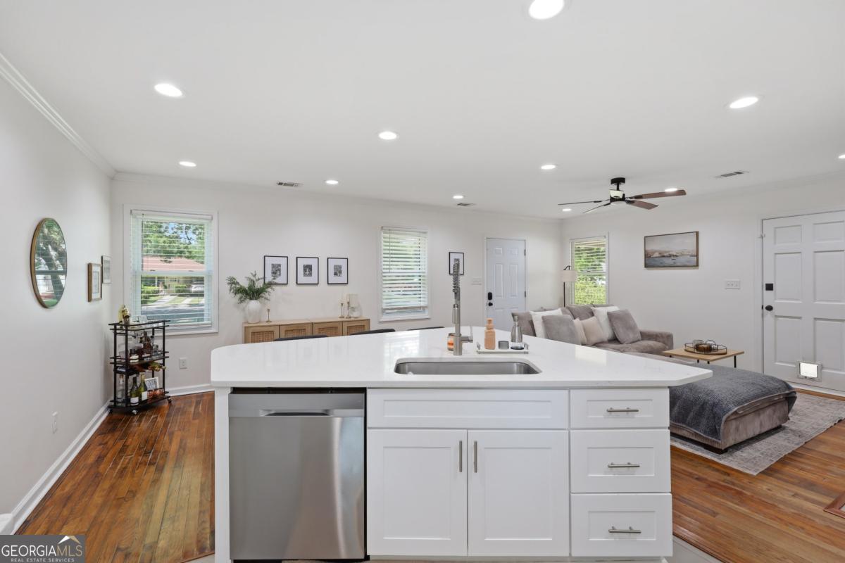 209 E 65th Street Property Photo 14