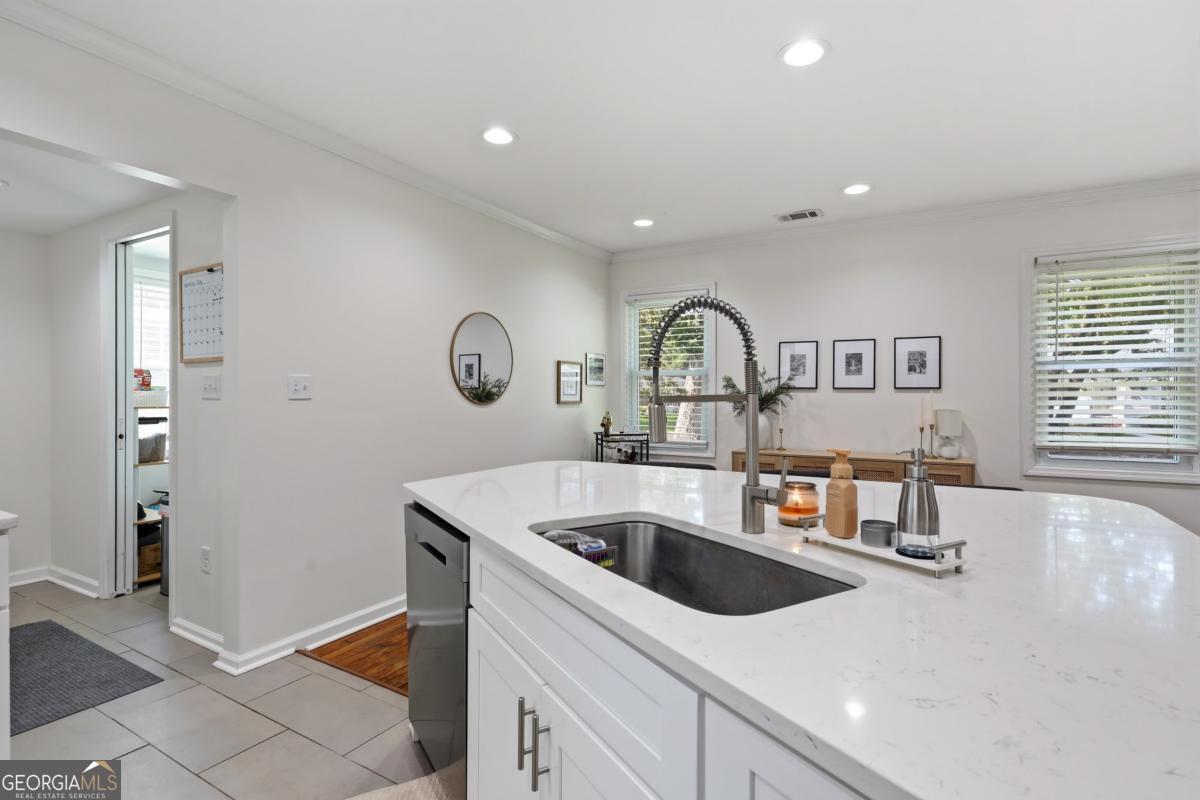 209 E 65th Street Property Photo 15