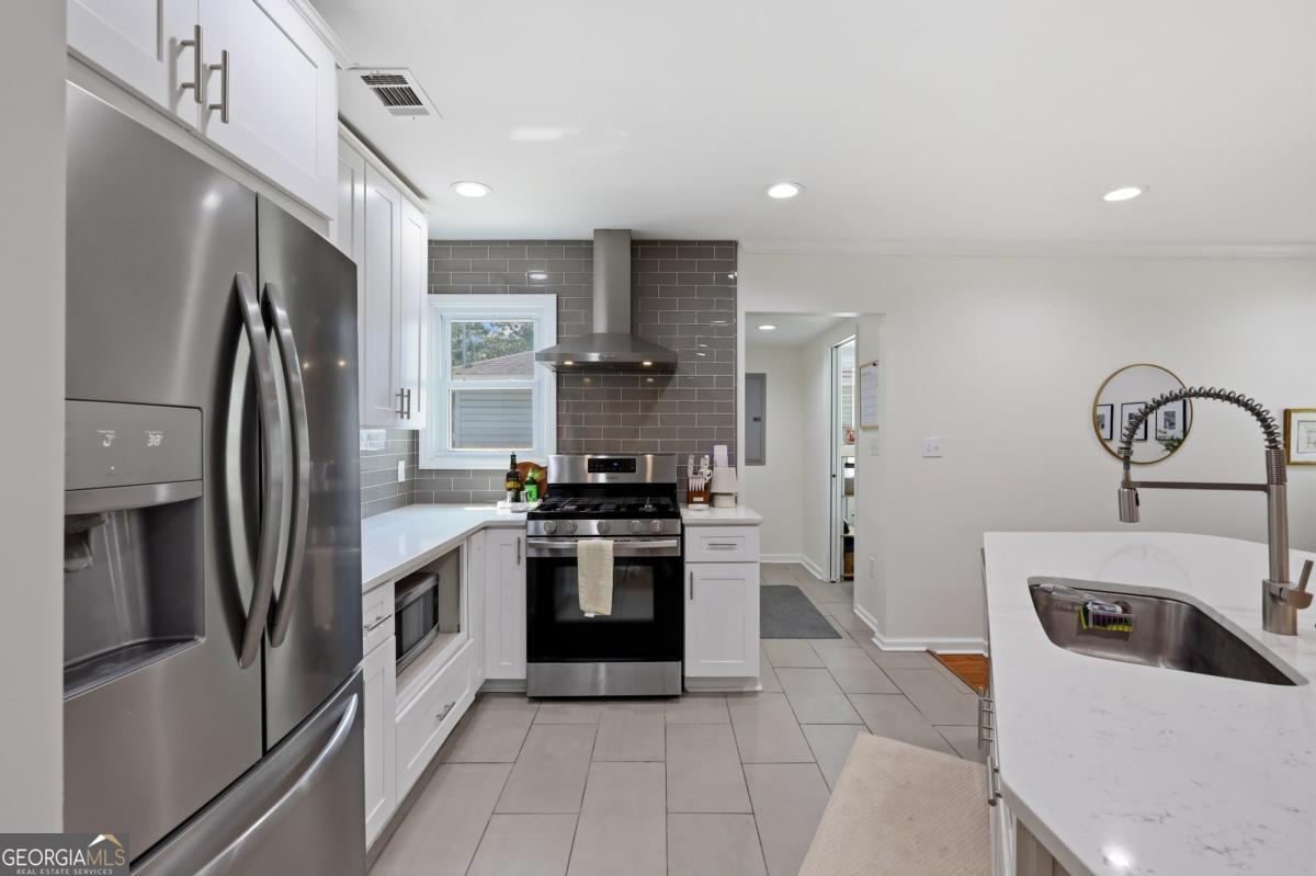 209 E 65th Street Property Photo 16