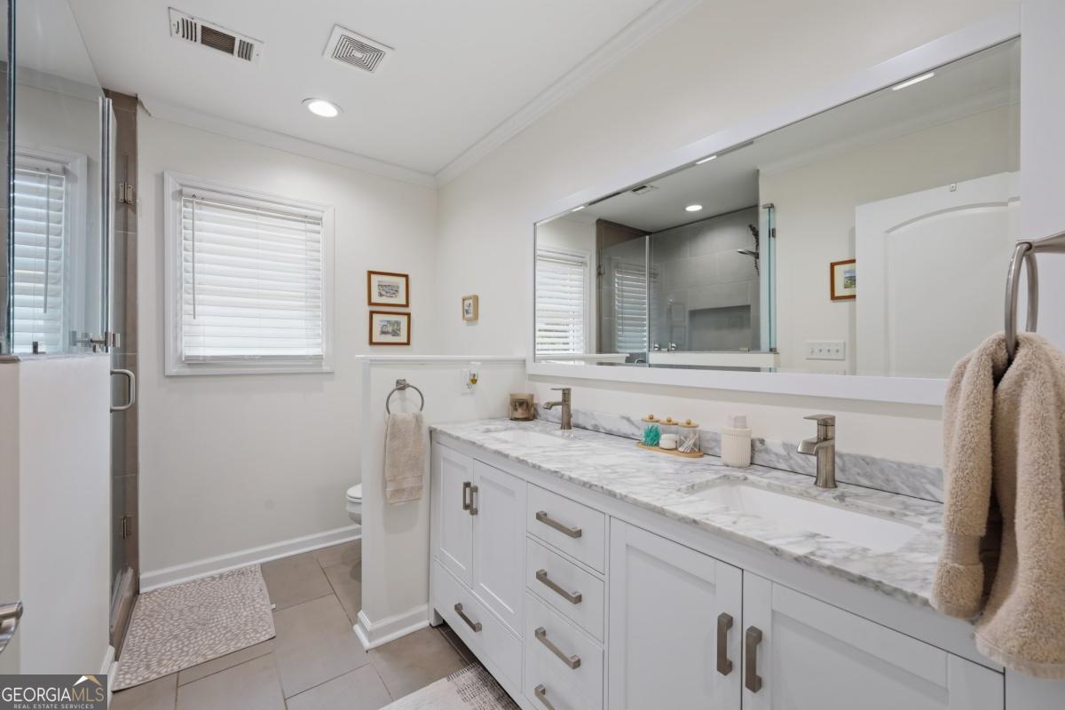 209 E 65th Street Property Photo 23