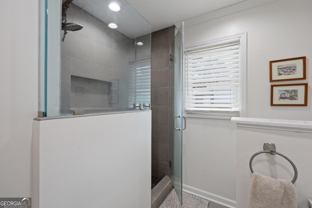 209 E 65th Street Property Photo 24