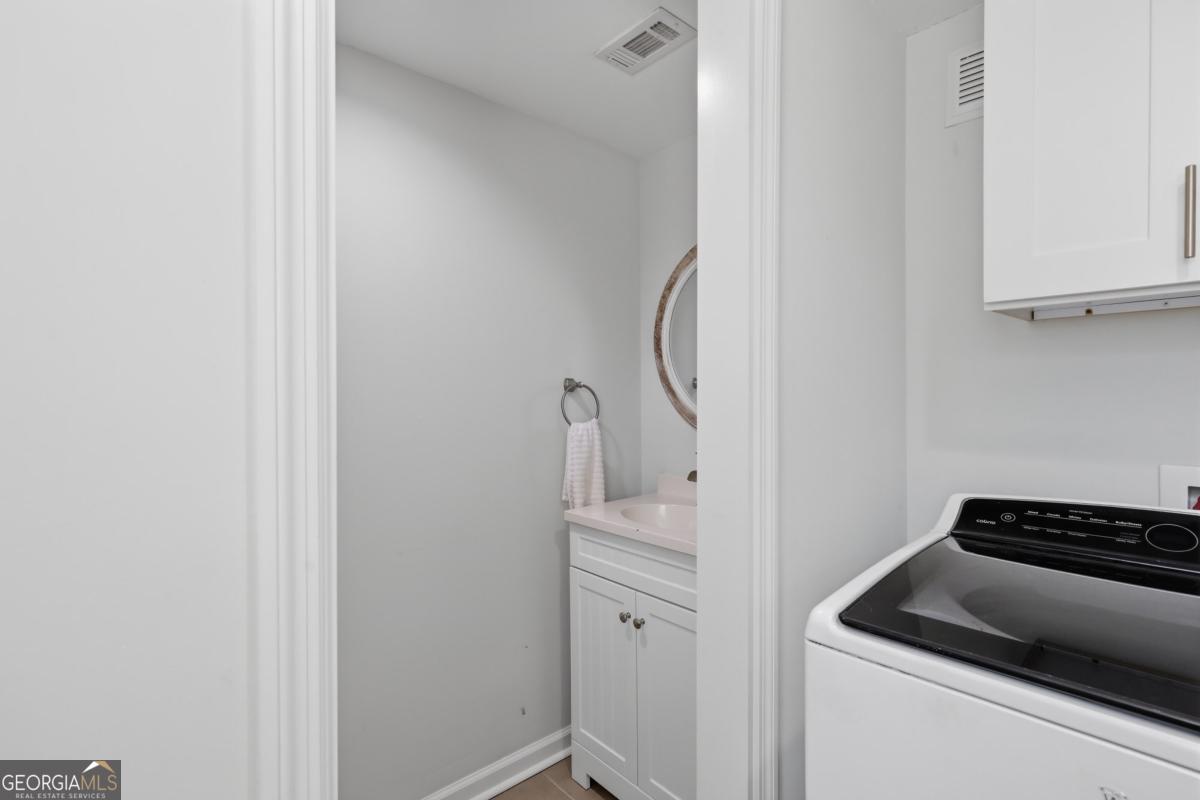 209 E 65th Street Property Photo 34