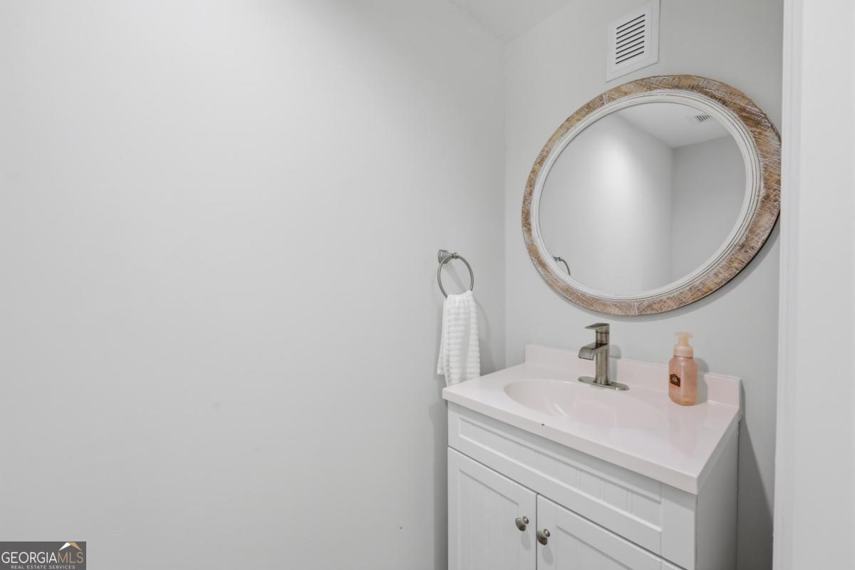 209 E 65th Street Property Photo 35