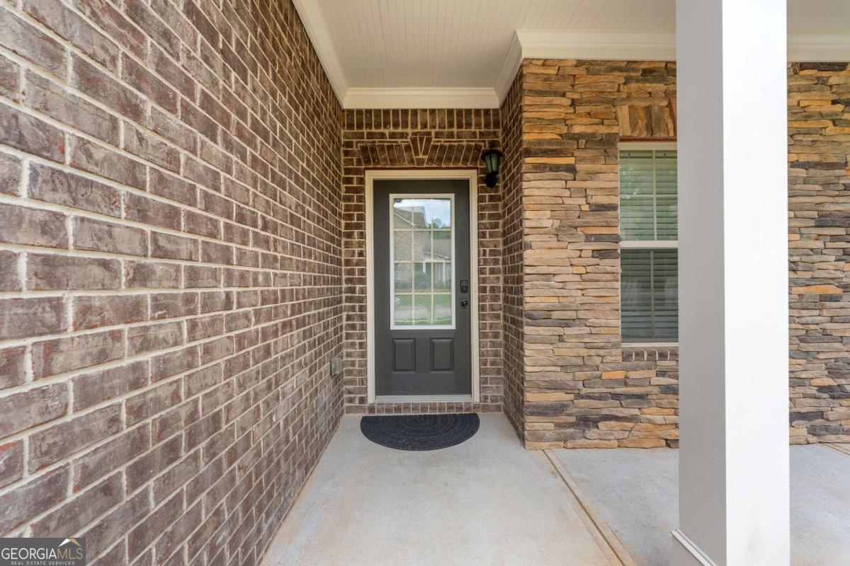 800 Ansbeth Way Property Photo 2