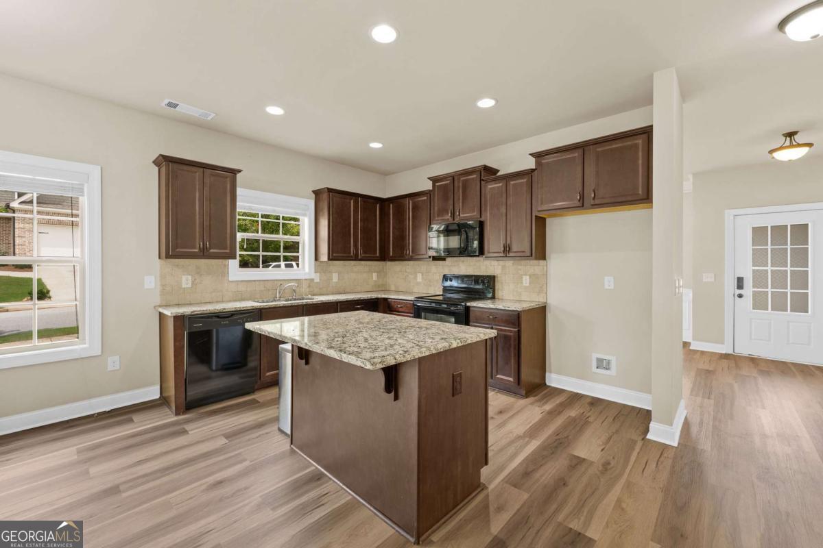 800 Ansbeth Way Property Photo 11