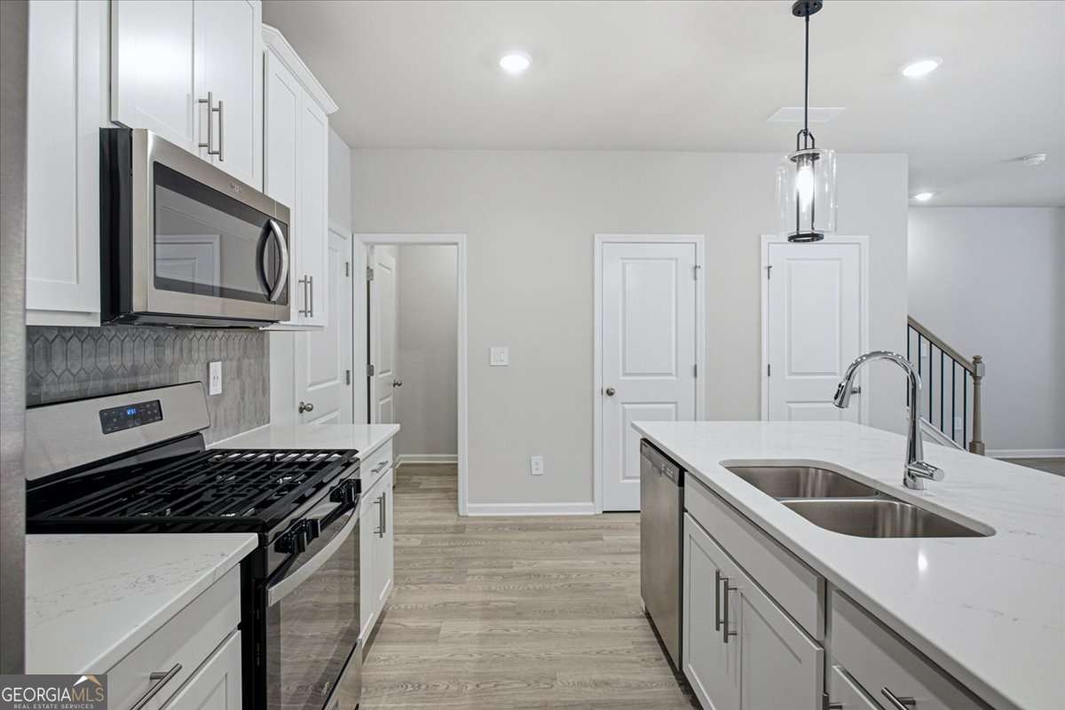 2238 Ashton Drive Property Photo 3