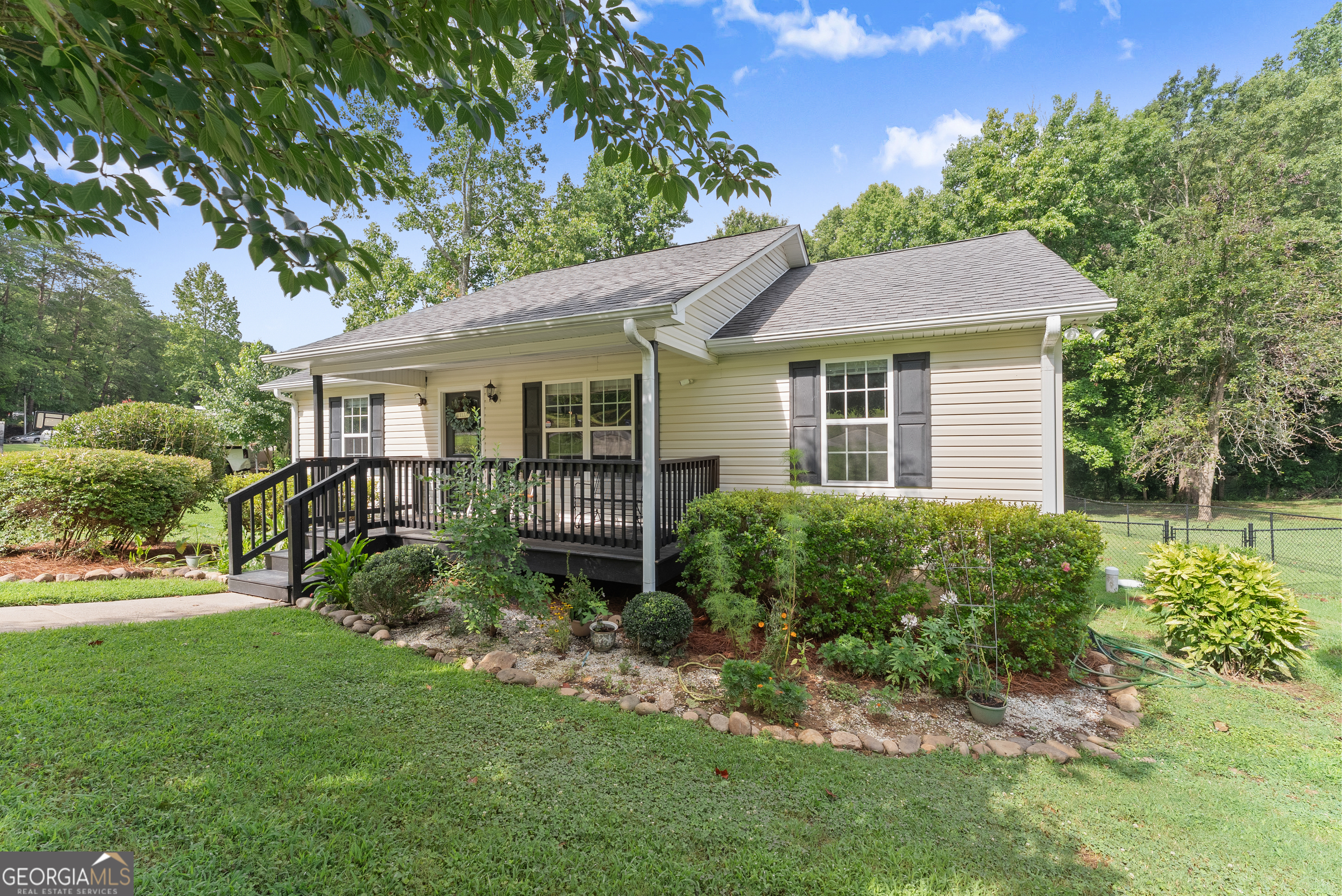 1738 Lanier Springs Drive Nw Property Photo 3