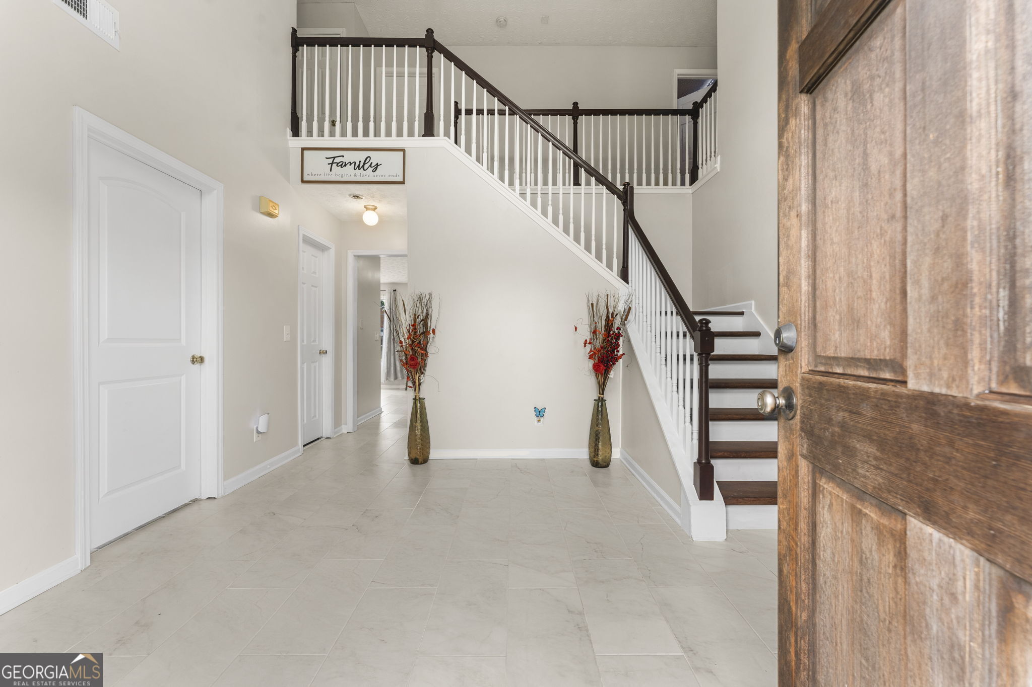 1110 Farley Way Property Photo 4