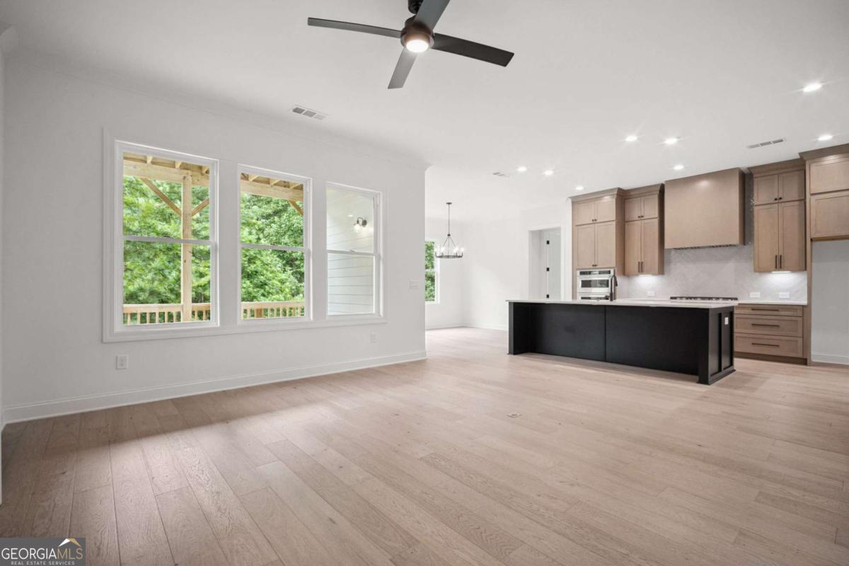 841 Lakemont Drive Property Photo 4