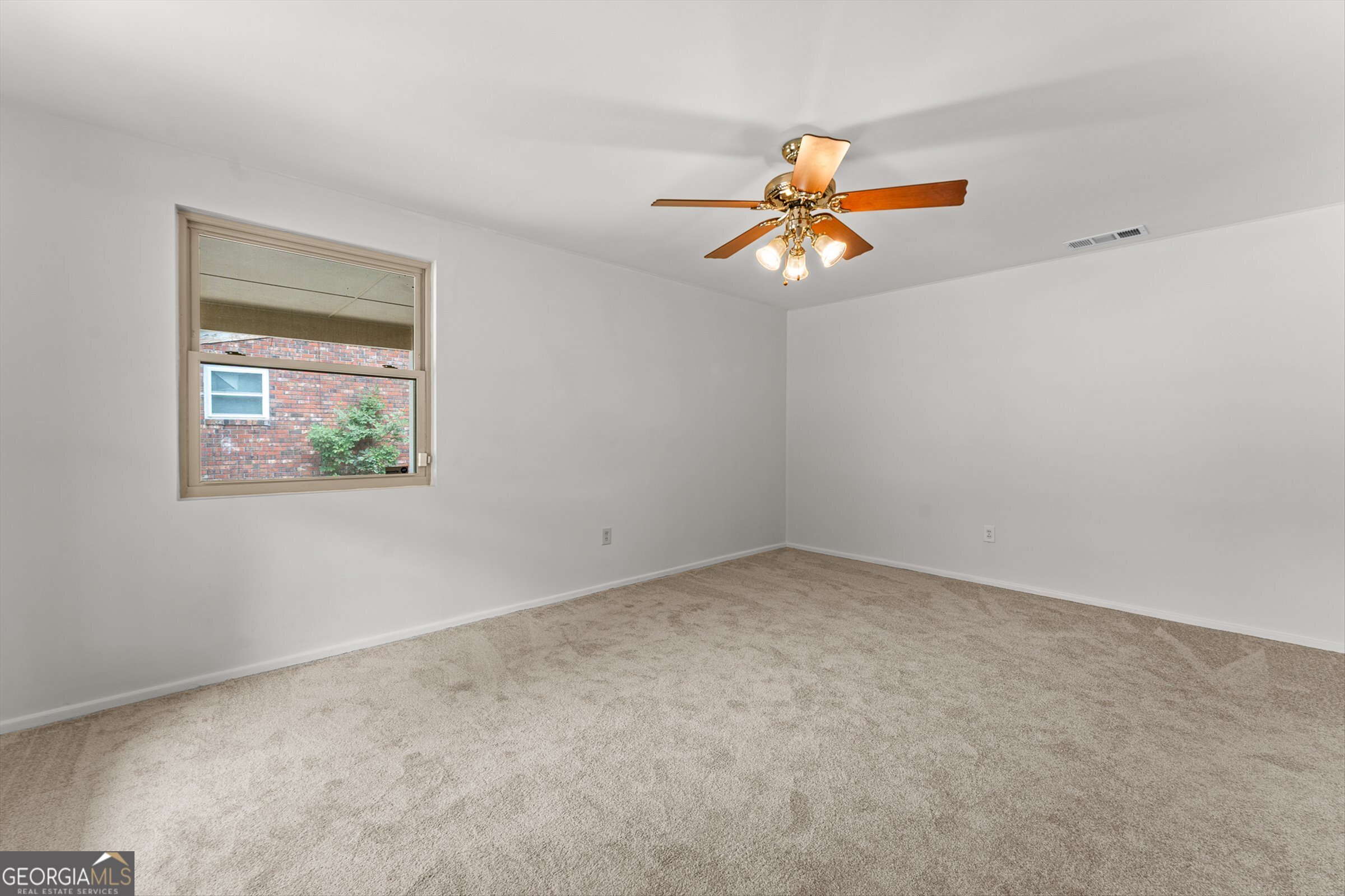 417 Willow Road Property Photo 4