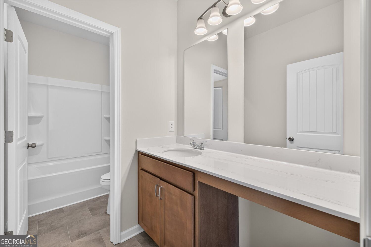 139 Shire Loop Property Photo 3