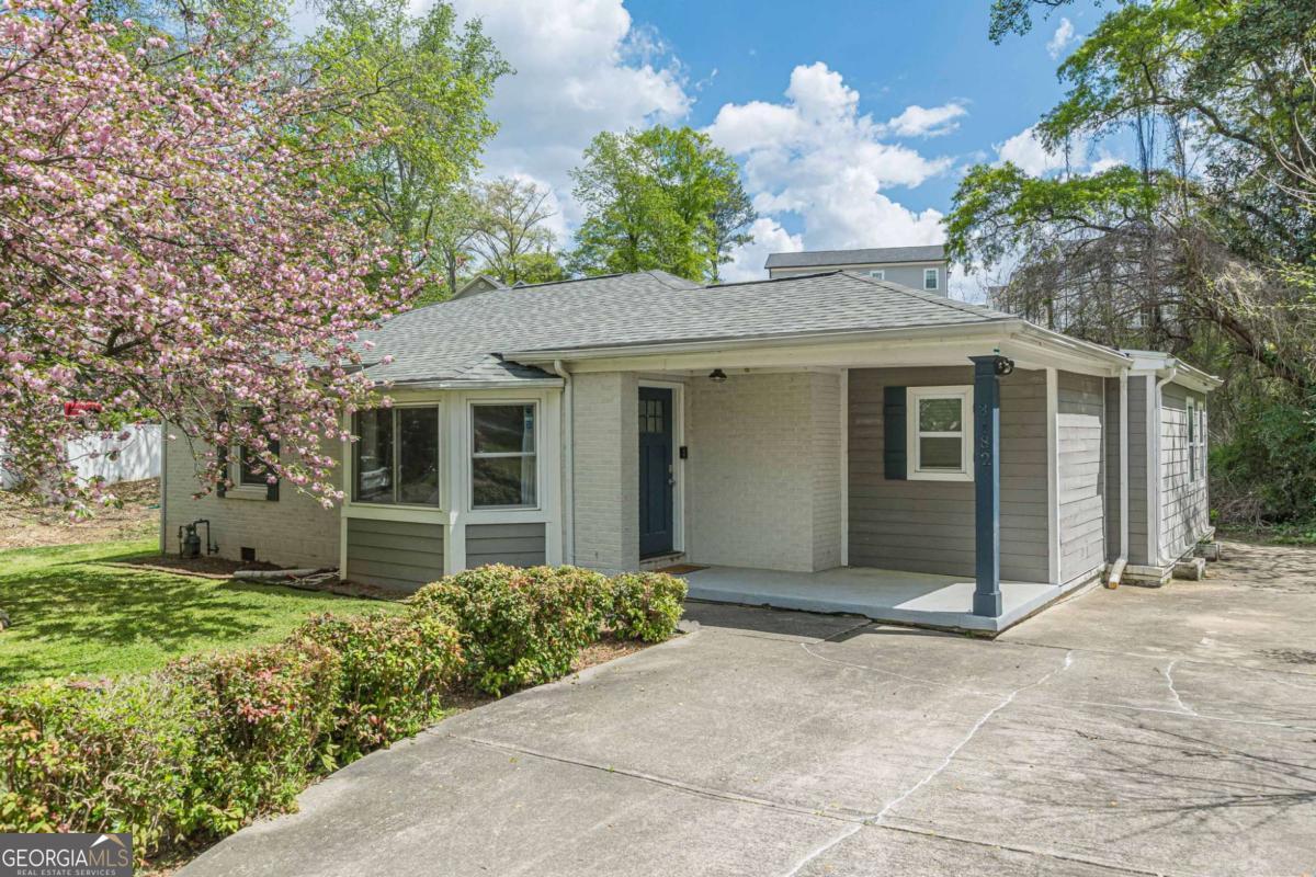 3182 Lake Avenue Property Photo 1
