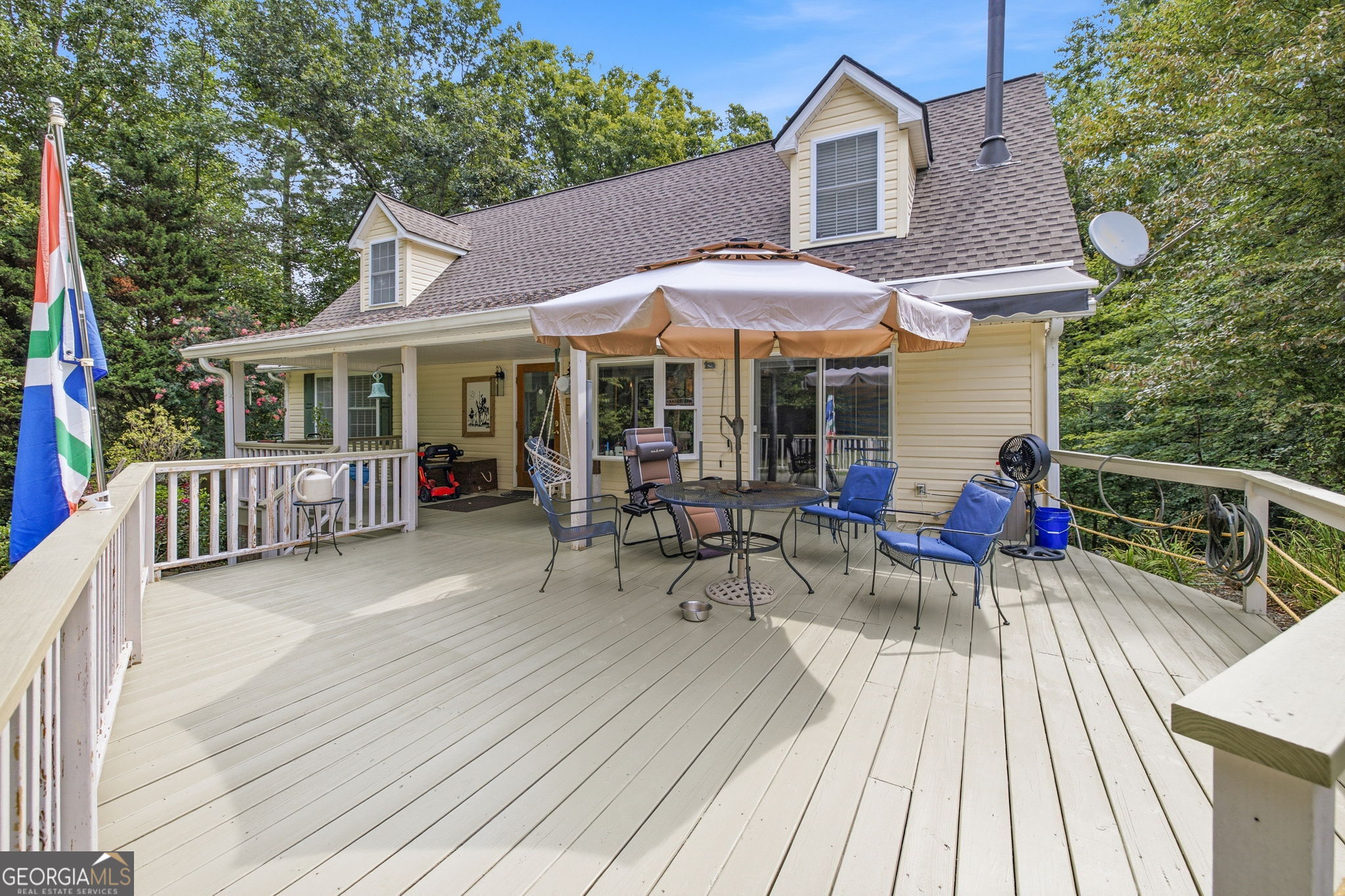 975 Chattahoochee Way Property Photo 2