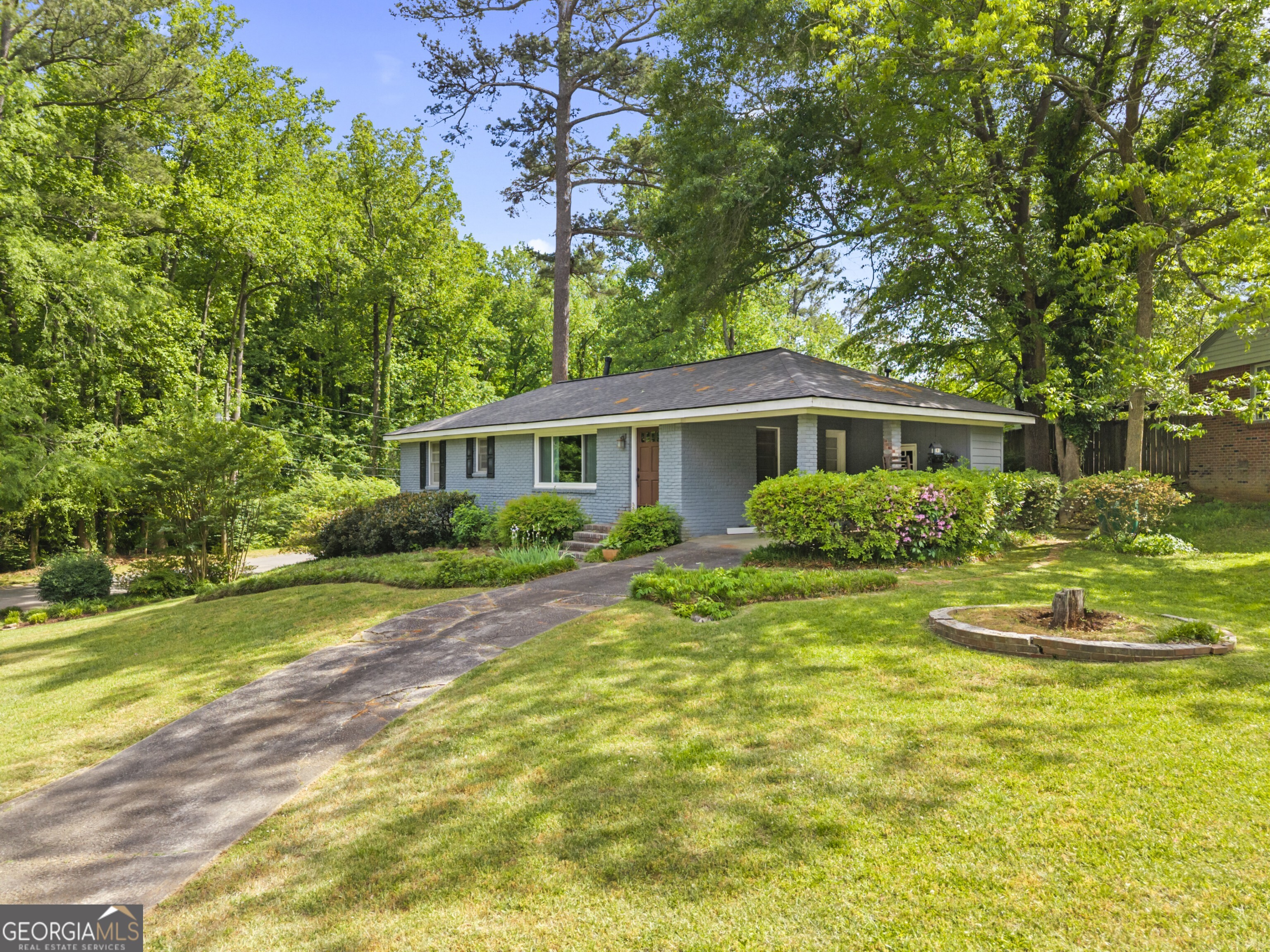 1478 Spruce Drive Se Property Photo 3