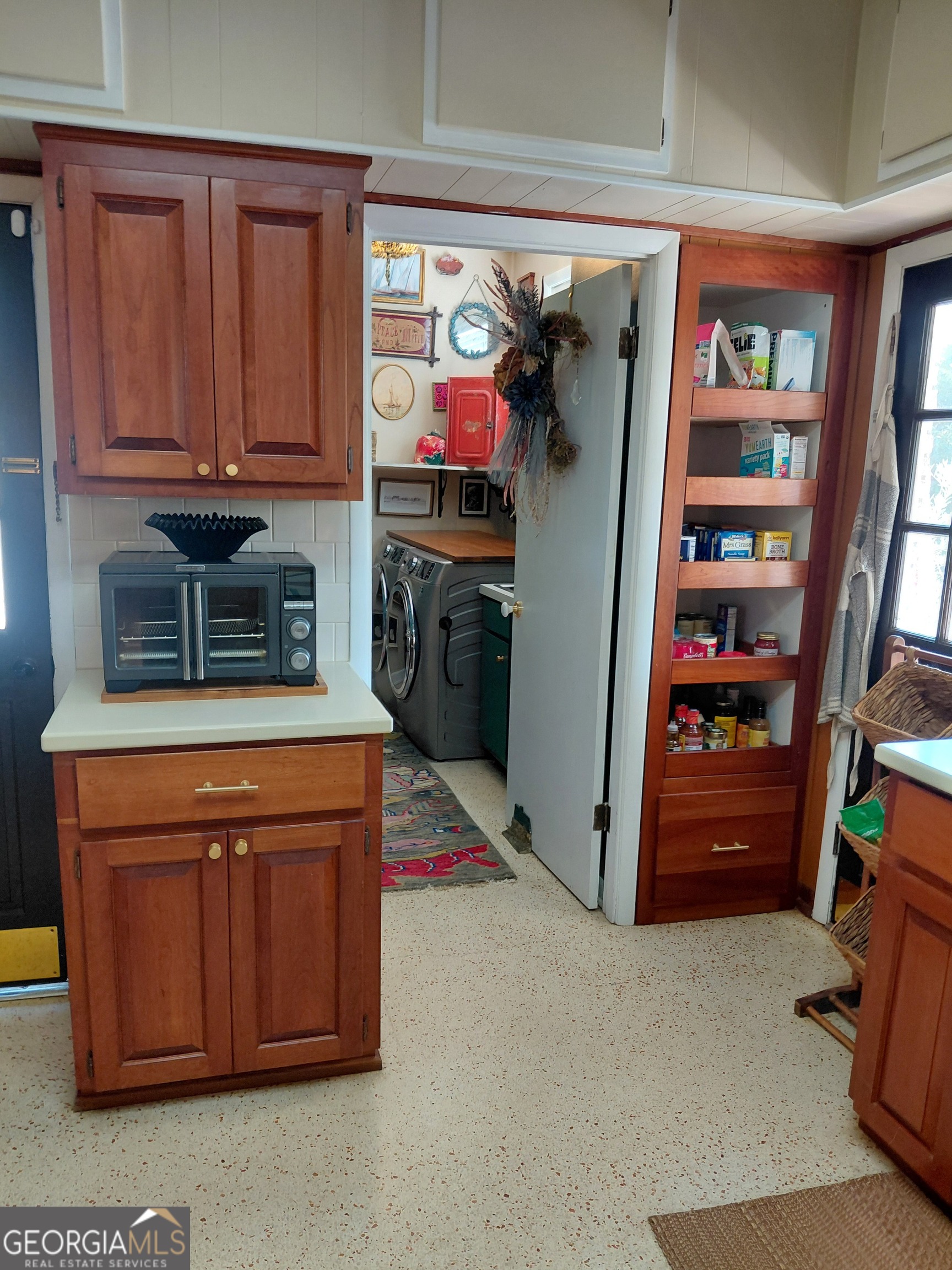 460 S College Street Property Photo 5