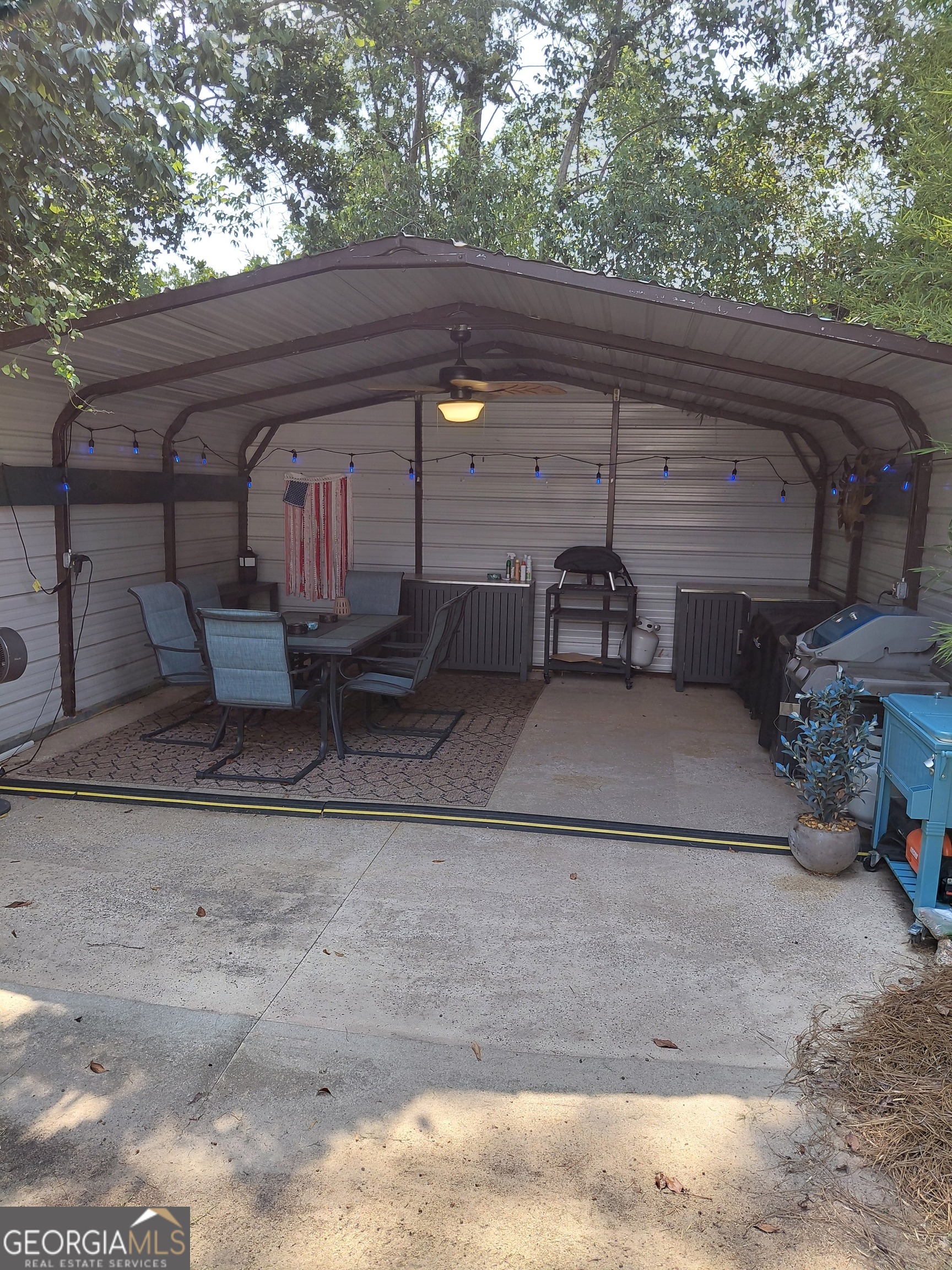 460 S College Street Property Photo 13
