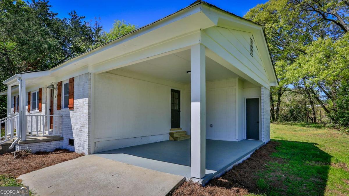 680 North Avenue Property Photo 2