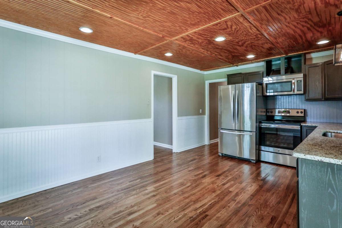 680 North Avenue Property Photo 11