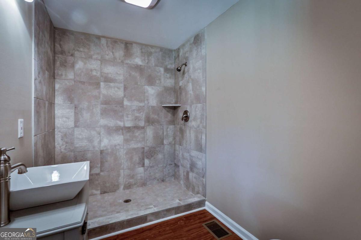 680 North Avenue Property Photo 12