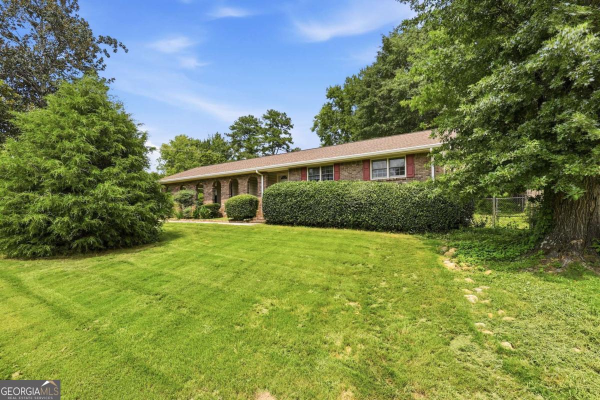 2171 Pinehurst Road Property Photo 2