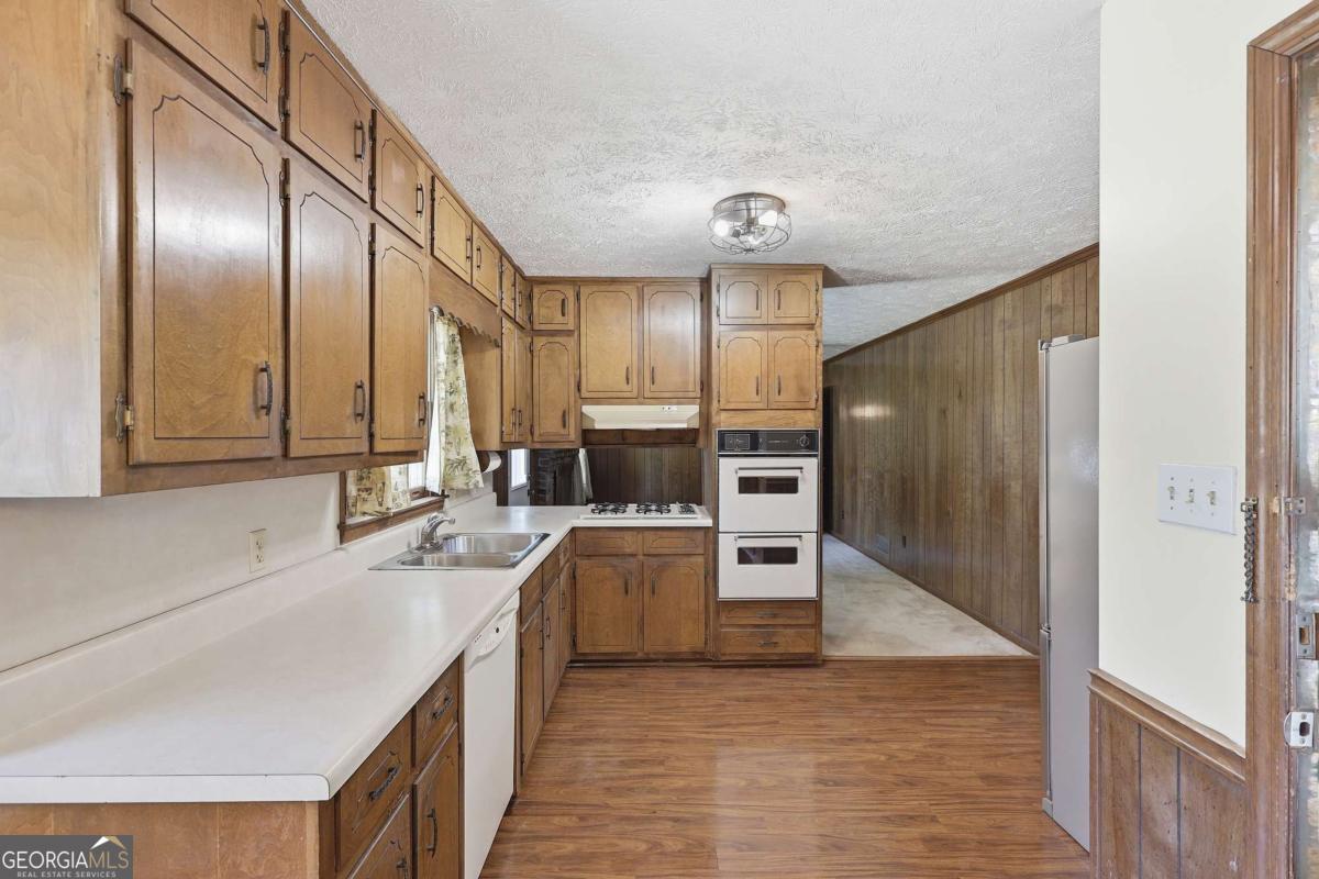 2171 Pinehurst Road Property Photo 6