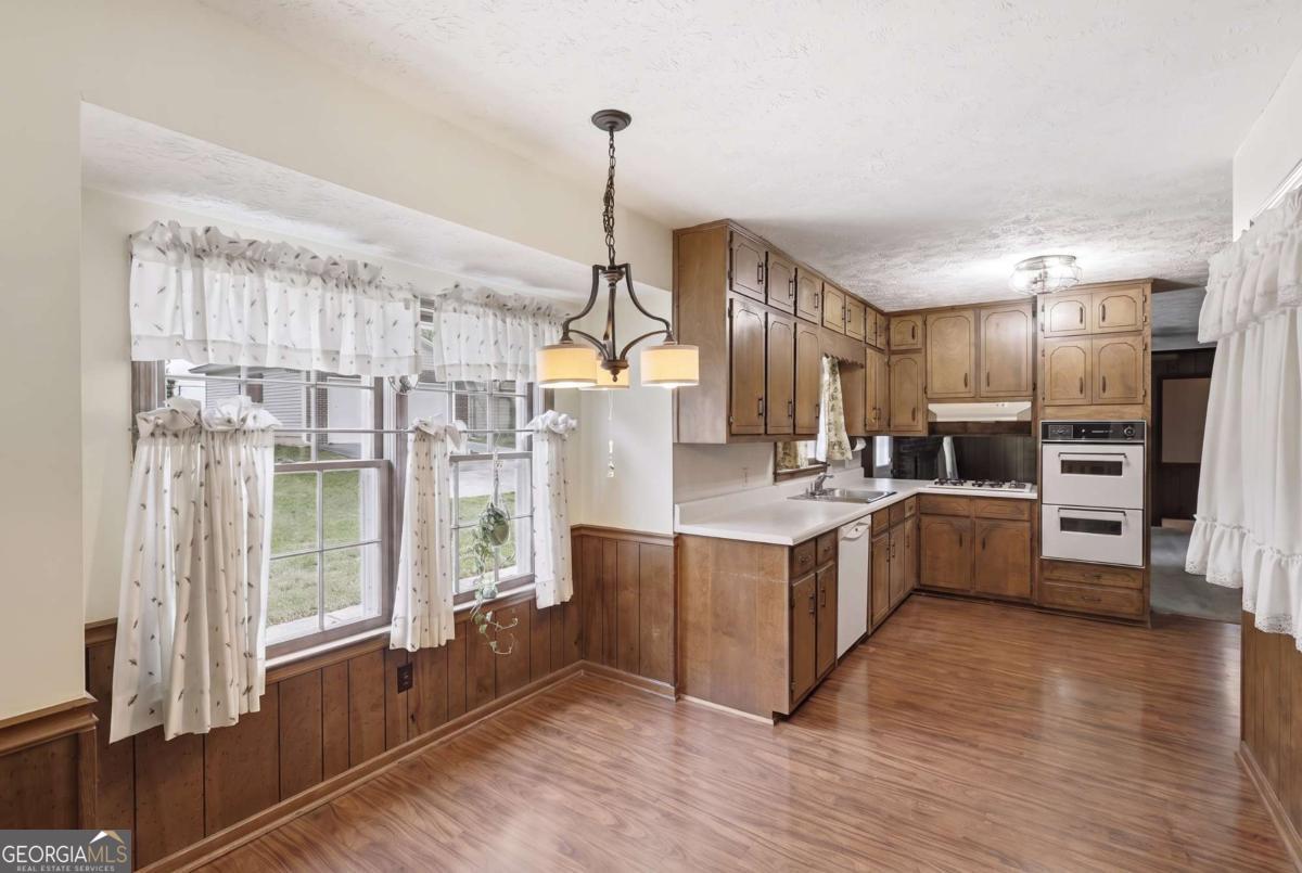 2171 Pinehurst Road Property Photo 11
