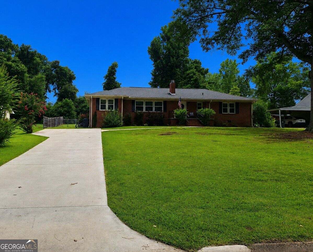 503 Crestview Lane Property Photo 2
