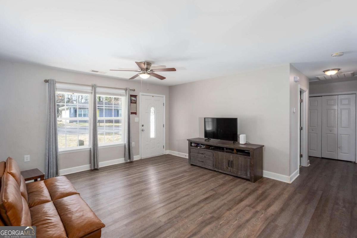 6 Pollock Street Sw Property Photo 2