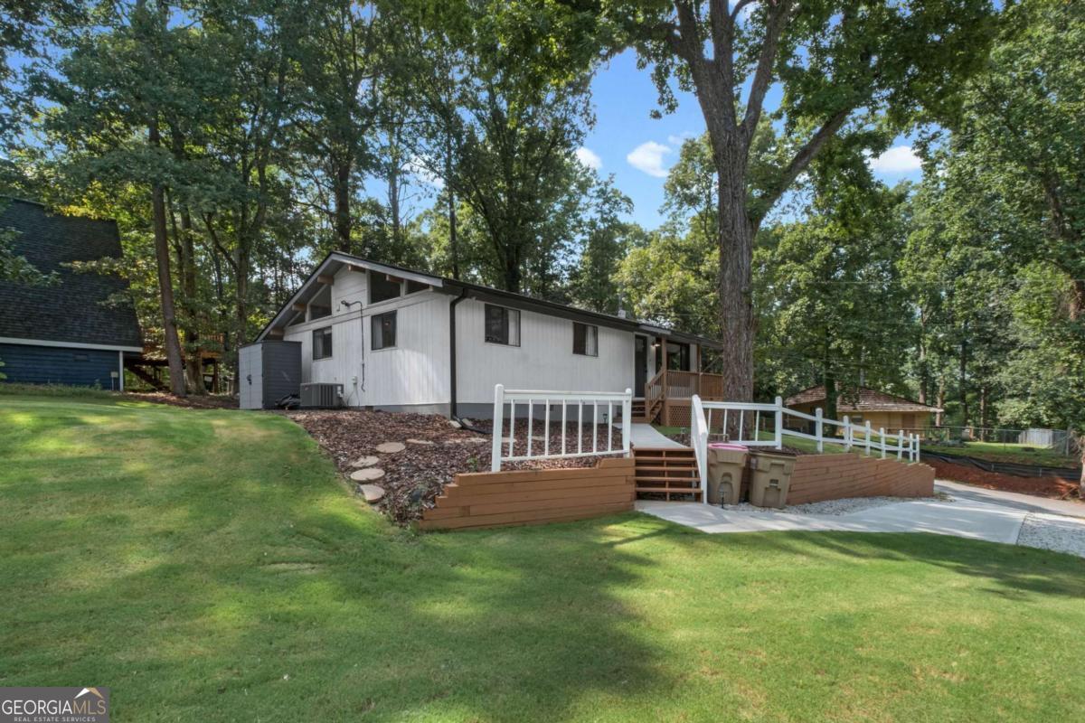 2455 Hawk Creek Trail Property Photo 3