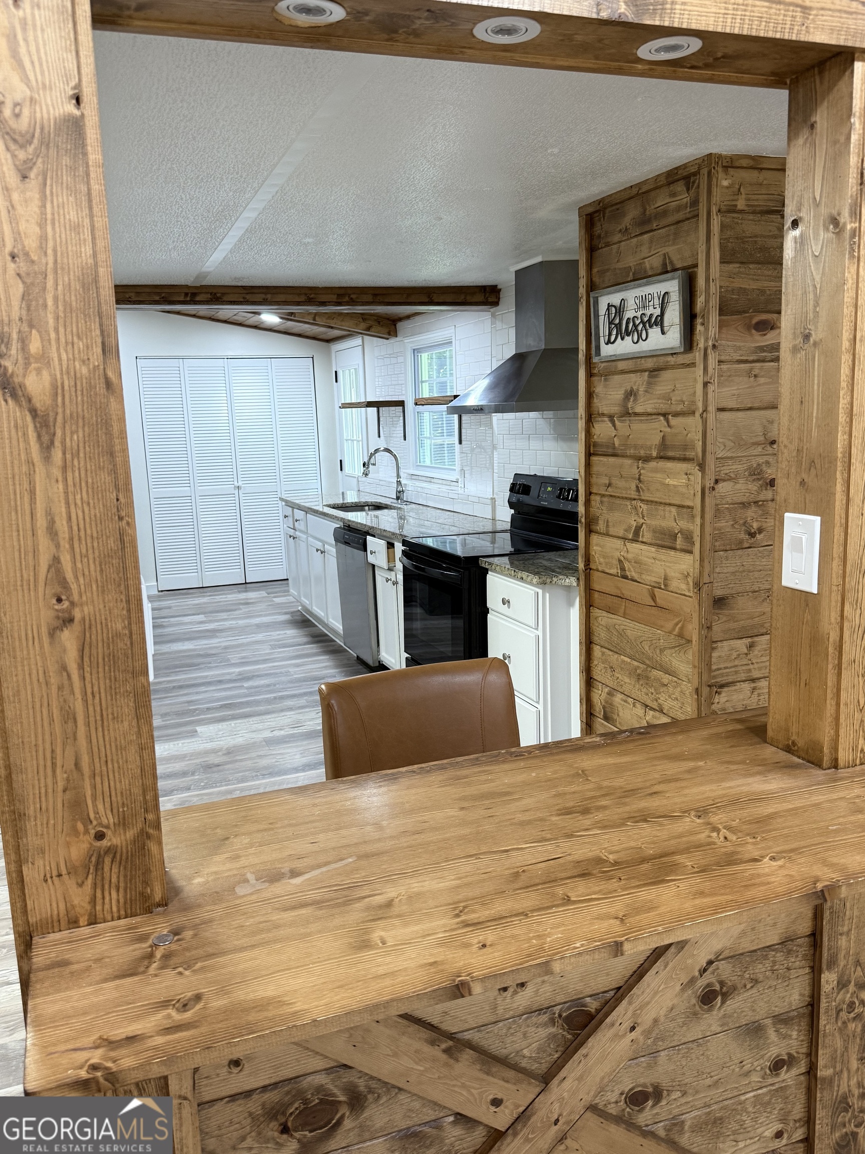 17056 Wildwood Road Property Photo 10