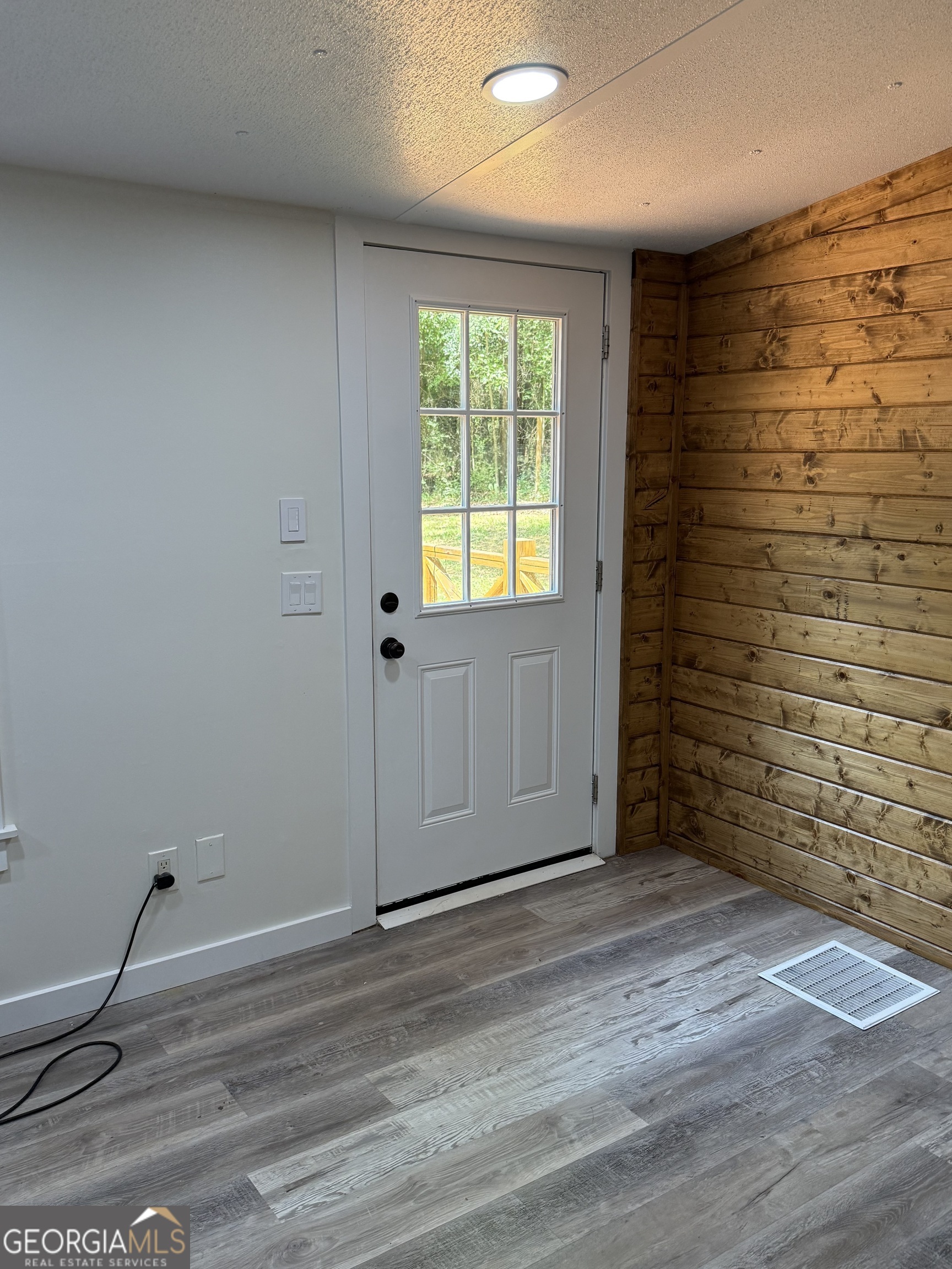 17056 Wildwood Road Property Photo 11