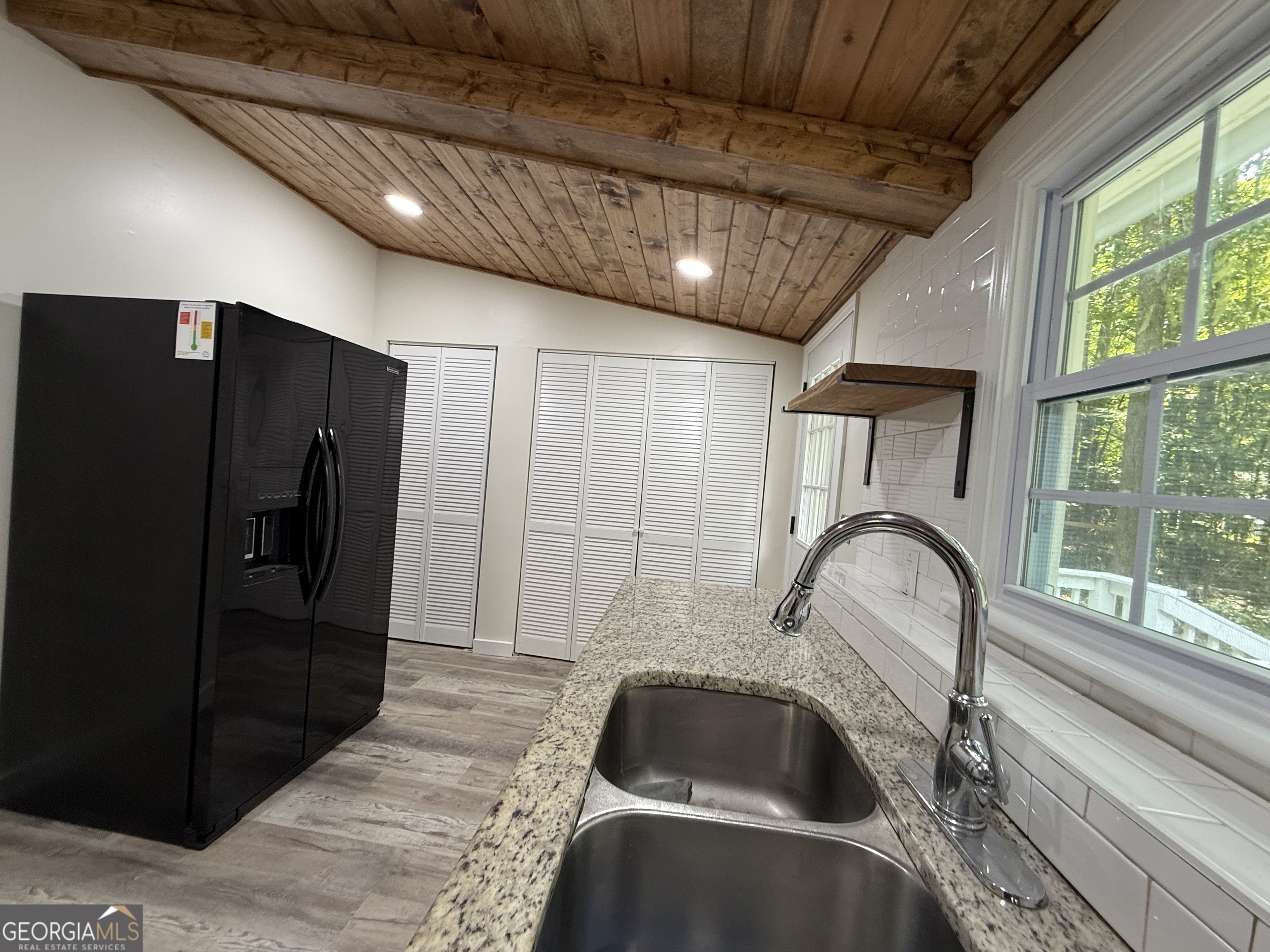 17056 Wildwood Road Property Photo 26