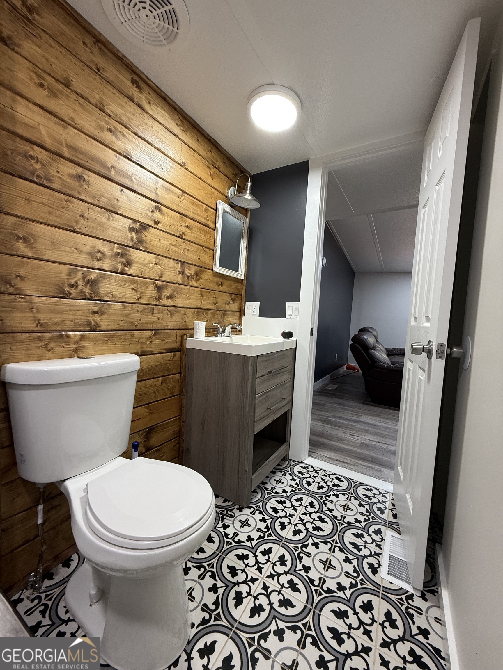 17056 Wildwood Road Property Photo 36
