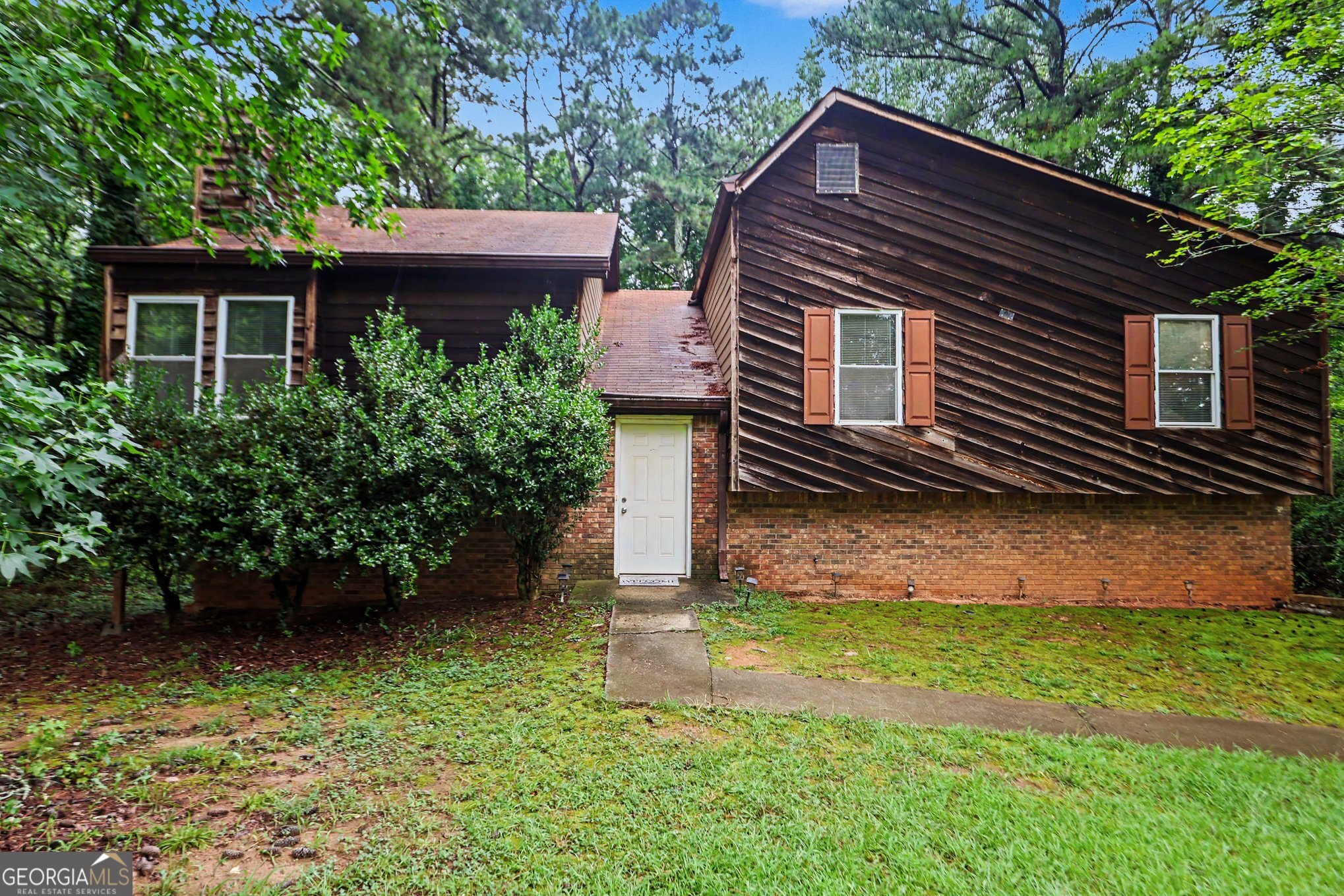 5894 Sutton Drive Property Photo 1