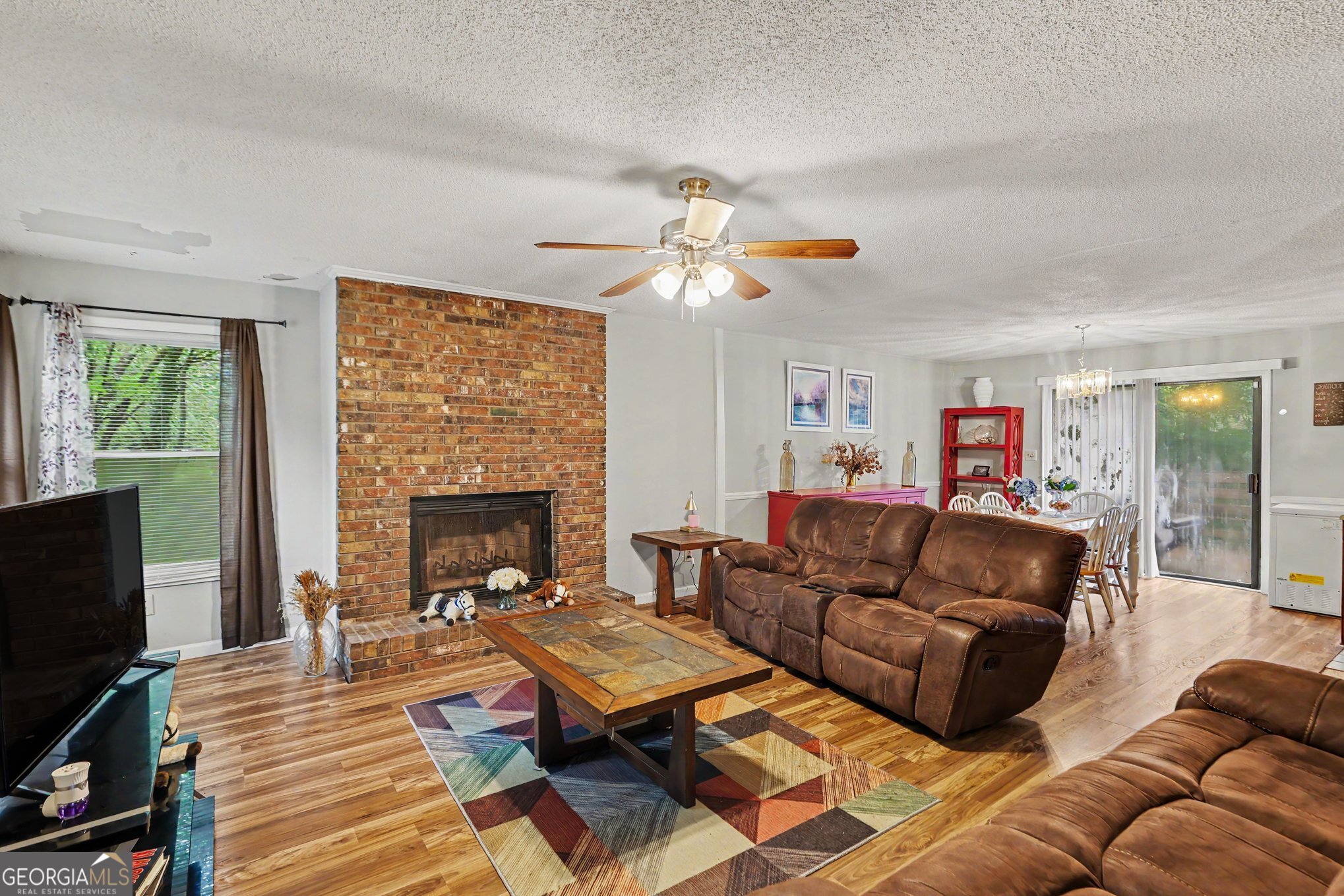 5894 Sutton Drive Property Photo 4