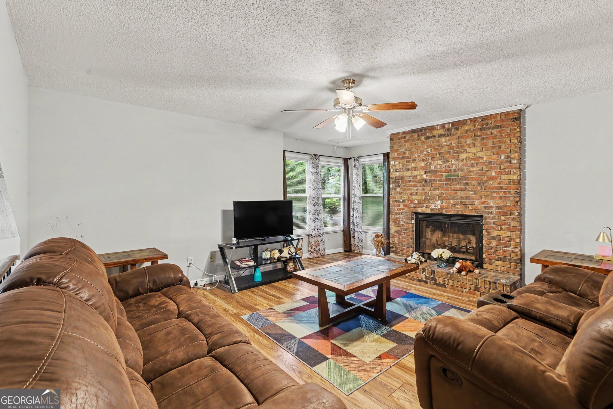 5894 Sutton Drive Property Photo 6