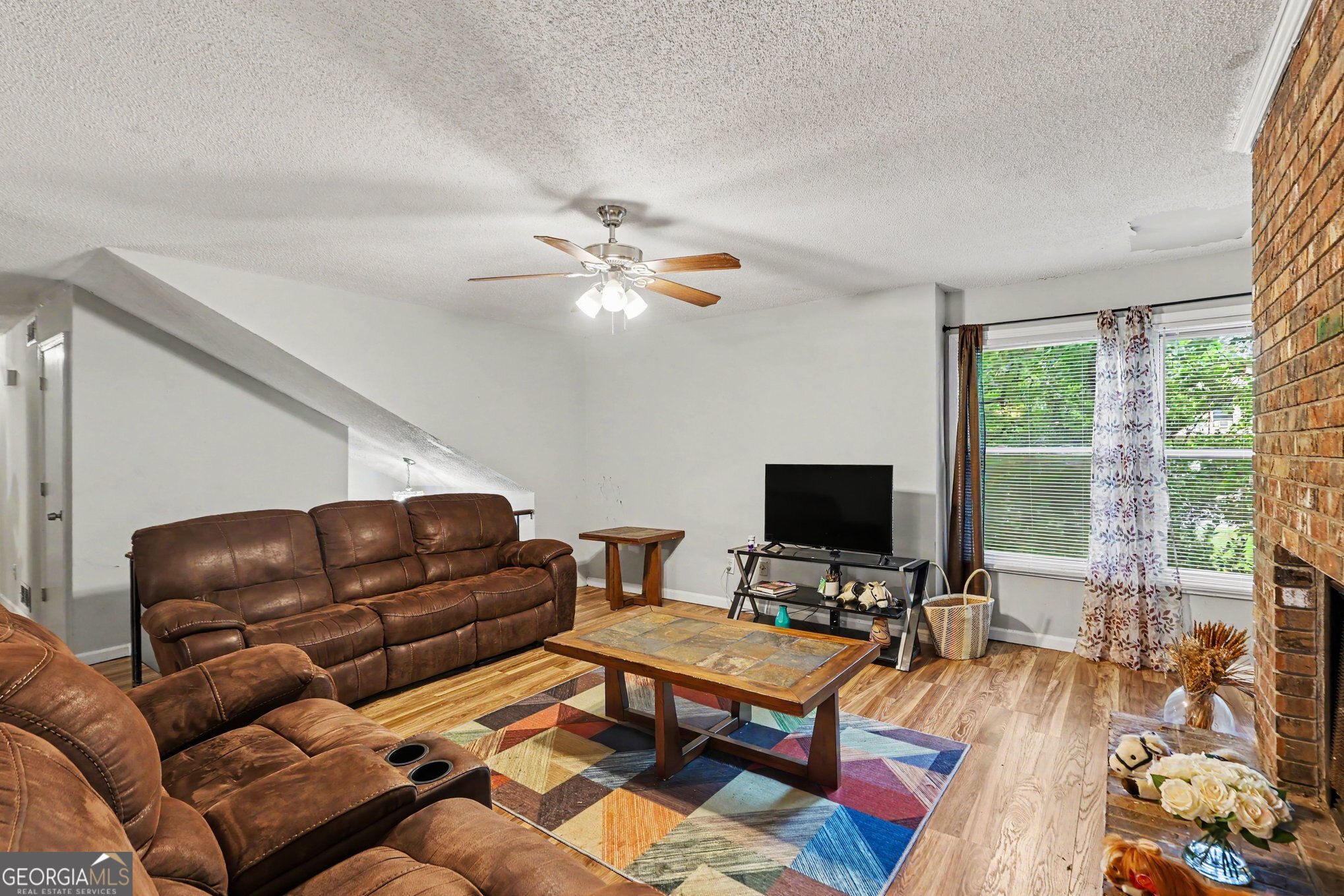 5894 Sutton Drive Property Photo 7