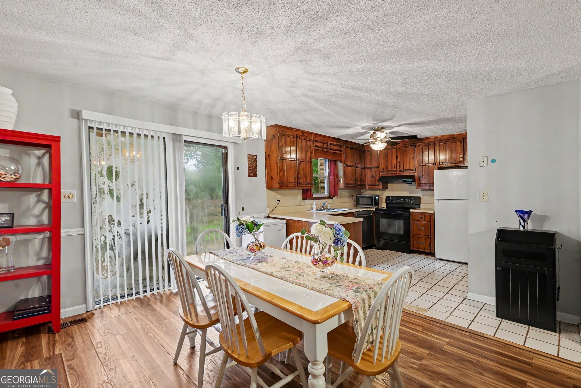 5894 Sutton Drive Property Photo 9