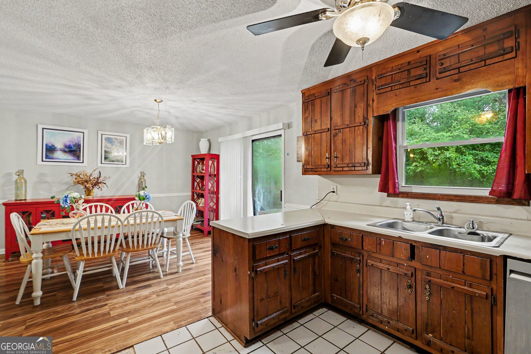5894 Sutton Drive Property Photo 12