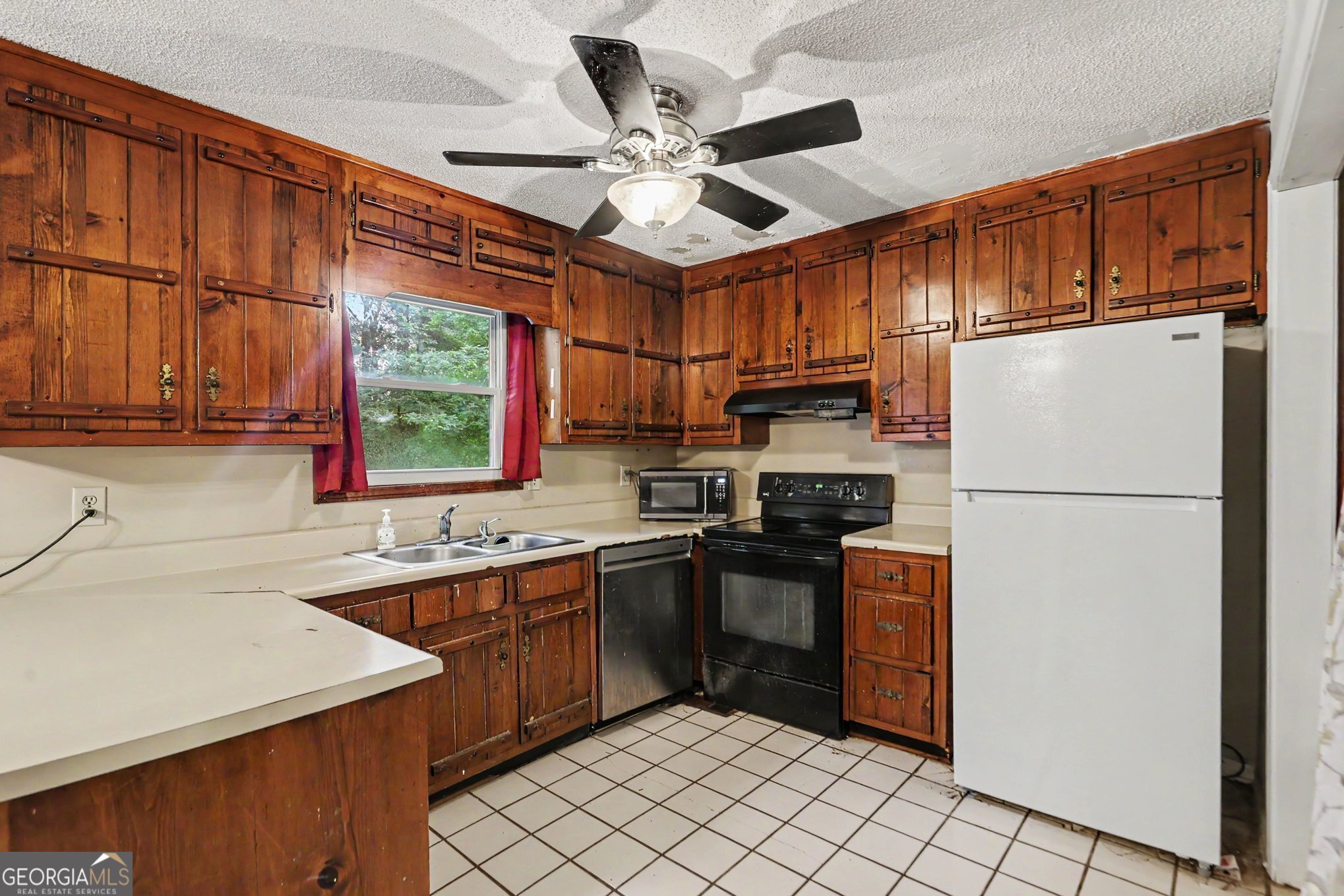 5894 Sutton Drive Property Photo 14