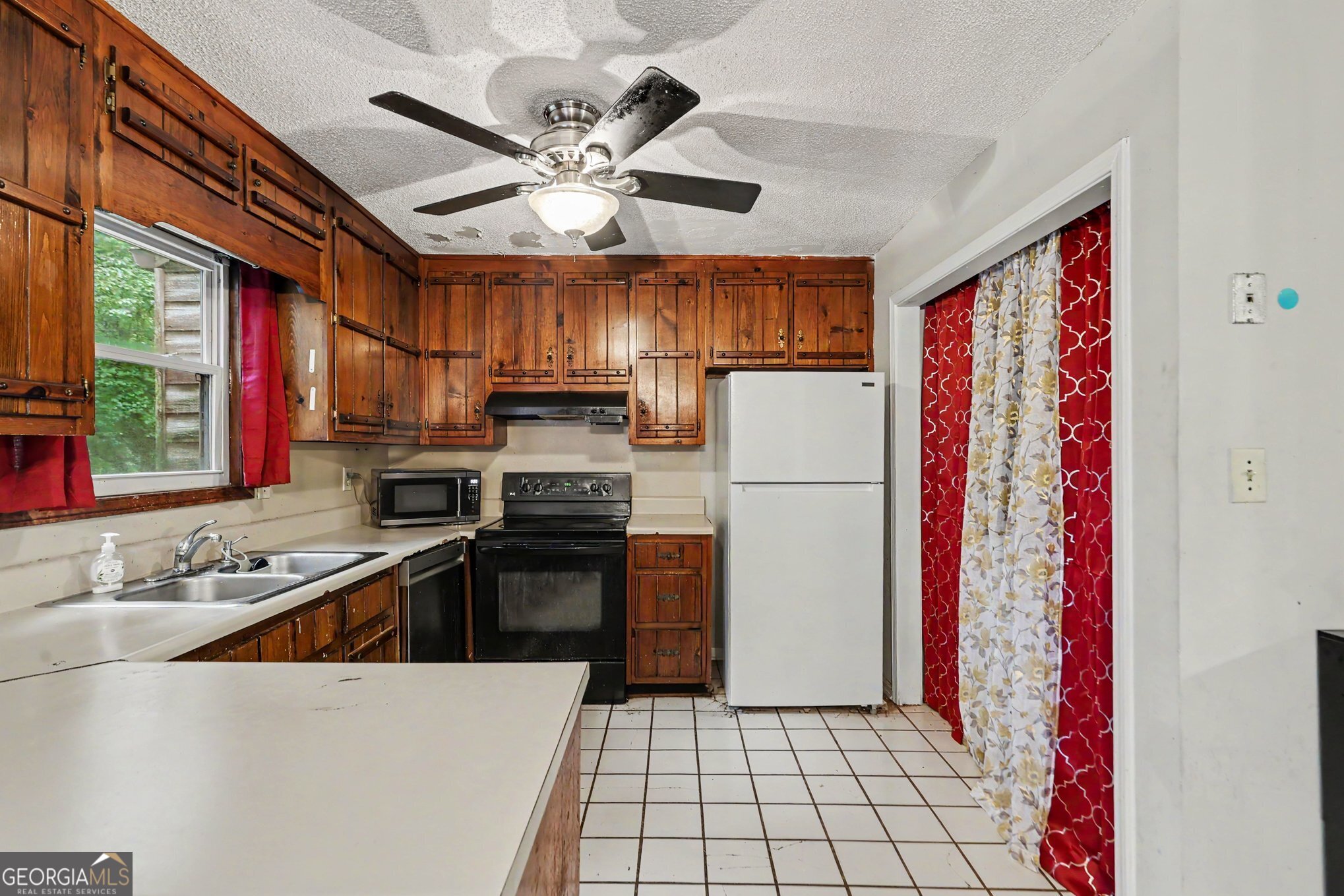 5894 Sutton Drive Property Photo 15