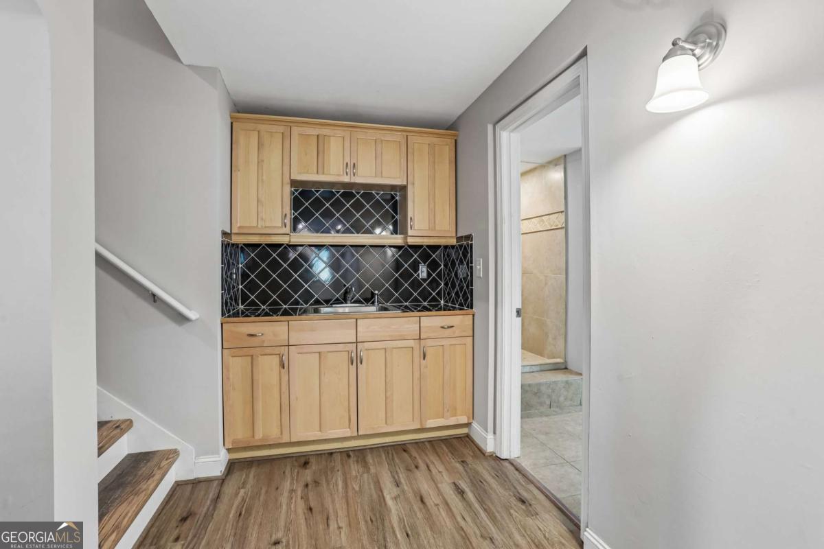 7 Adelaide Crossing Property Photo 16