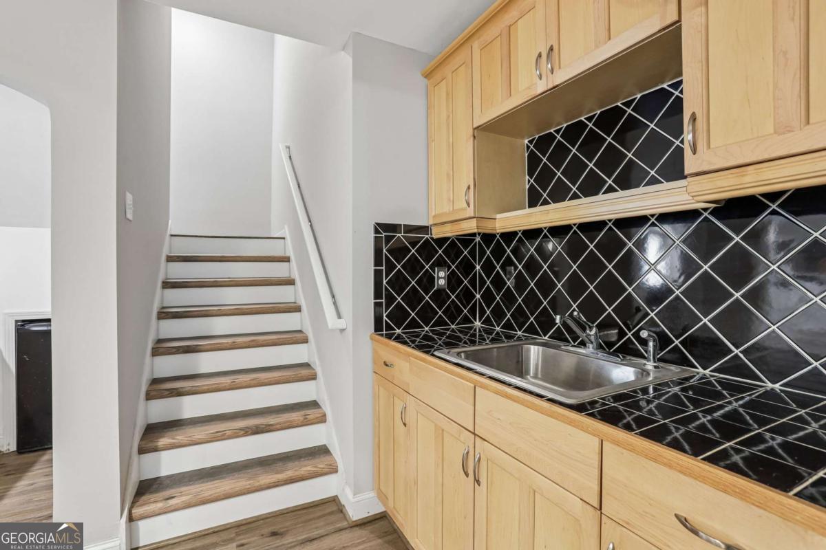 7 Adelaide Crossing Property Photo 17